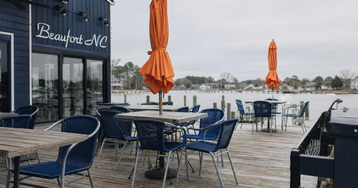 A quiet coastal NC restaurant patio in the off-season